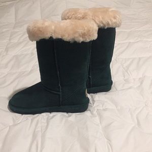 Bearpaw Boots. Evergreen Color.